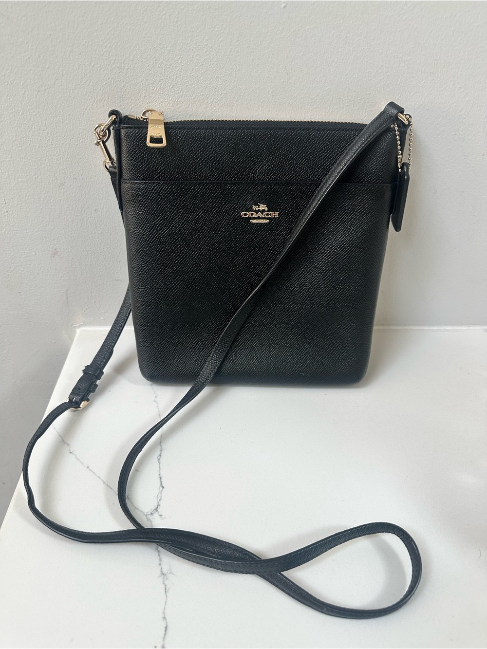 Coach crossgrain leather crossbody bag with hangtag